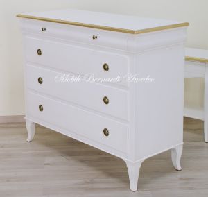Wooden bedroom chest of drawers with white finish and gold leaf profiles